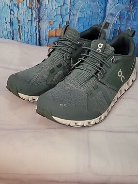 On Running Athletic Shoes